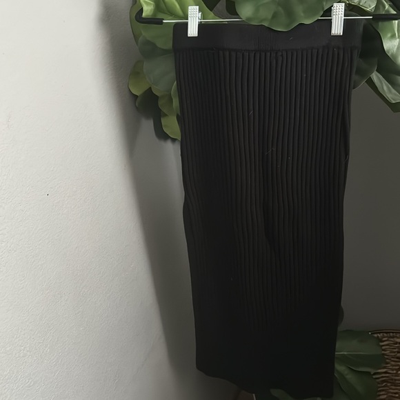 Two piece set black crop top with skirt - Picture 2 of 2